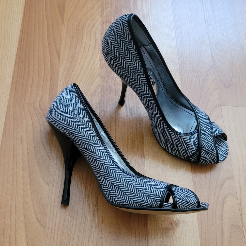 Women's Sz 7 Dollhouse brand Tweed Like Fabric Peep Toe High Heels Shoes Grey